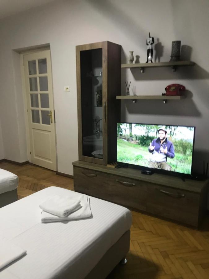 Appartement Proper House Iva à Tirana Extérieur photo